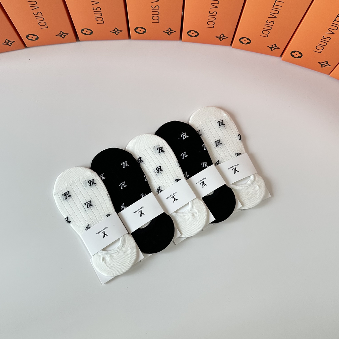 💛配专柜包装LV（路易威登）新款船袜堆堆袜袜子！一盒五双，专柜同步筒袜袜子，💛大牌出街，潮人必备🔥超好搭