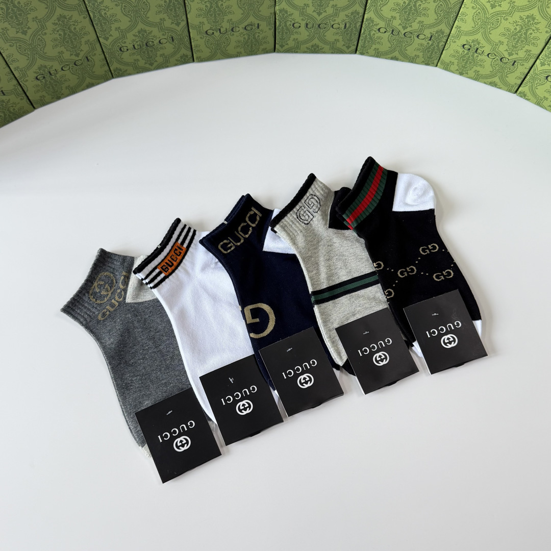 💛配专柜包装Gucci（古驰）新款中短款堆堆袜袜子！一盒五双，专柜同步筒袜袜子，💛大牌出街，潮人必备🔥超