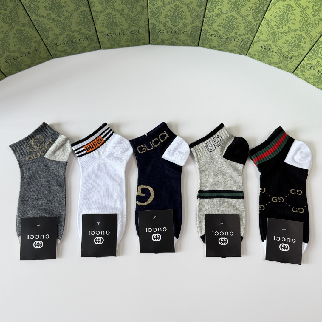 💛配专柜包装Gucci（古驰）新款中短款堆堆袜袜子！一盒五双，专柜同步筒袜袜子，💛大牌出街，潮人必备🔥超