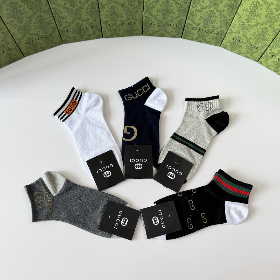 💛配专柜包装Gucci（古驰）新款中短款堆堆袜袜子！一盒五双，专柜同步筒袜袜子，💛大牌出街，潮人必备🔥超