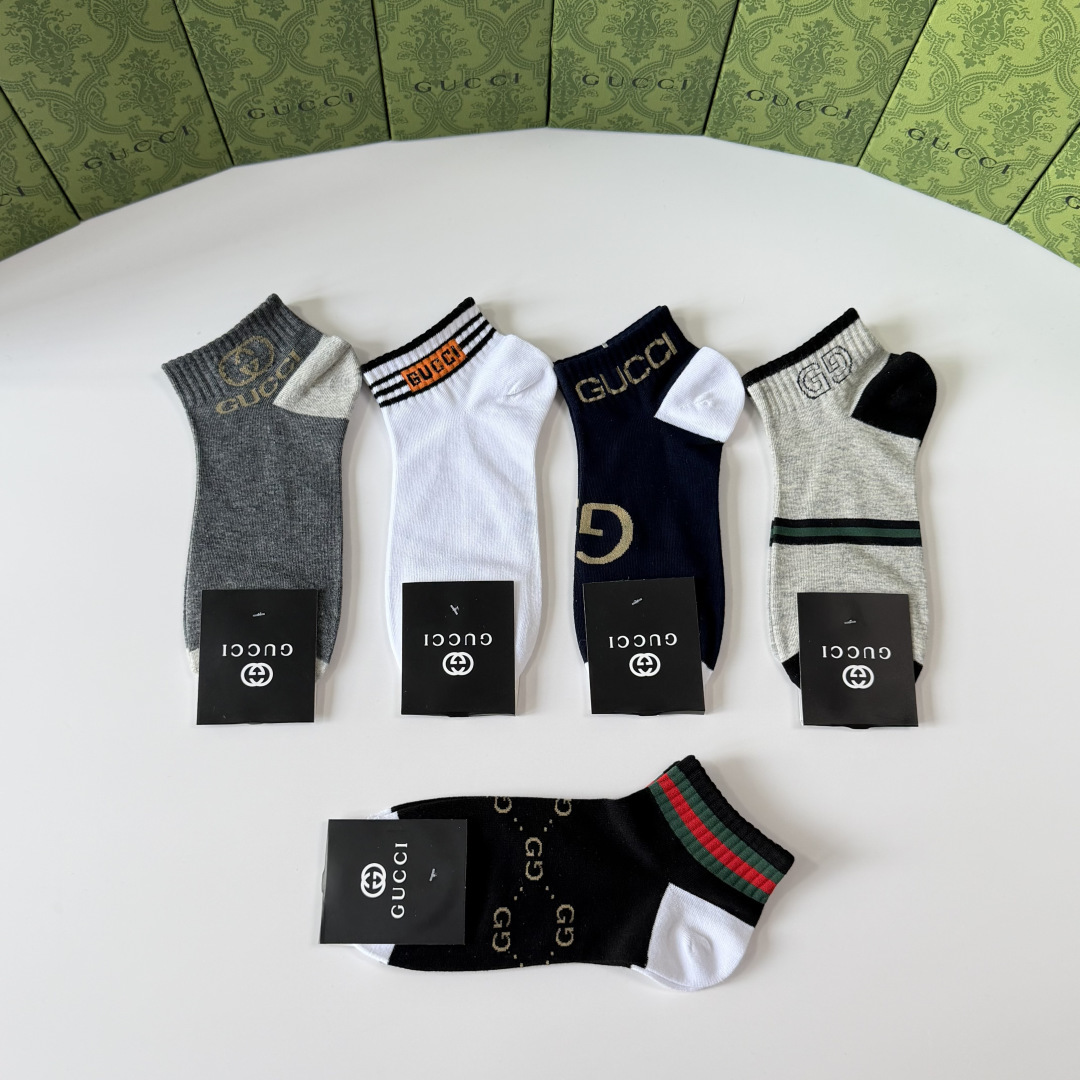 💛配专柜包装Gucci（古驰）新款中短款堆堆袜袜子！一盒五双，专柜同步筒袜袜子，💛大牌出街，潮人必备🔥超