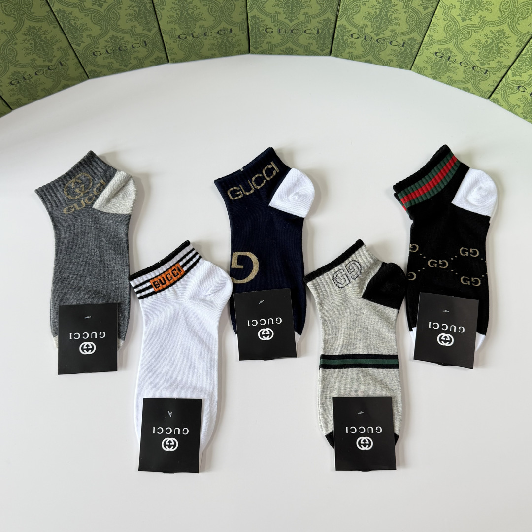 💛配专柜包装Gucci（古驰）新款中短款堆堆袜袜子！一盒五双，专柜同步筒袜袜子，💛大牌出街，潮人必备🔥超