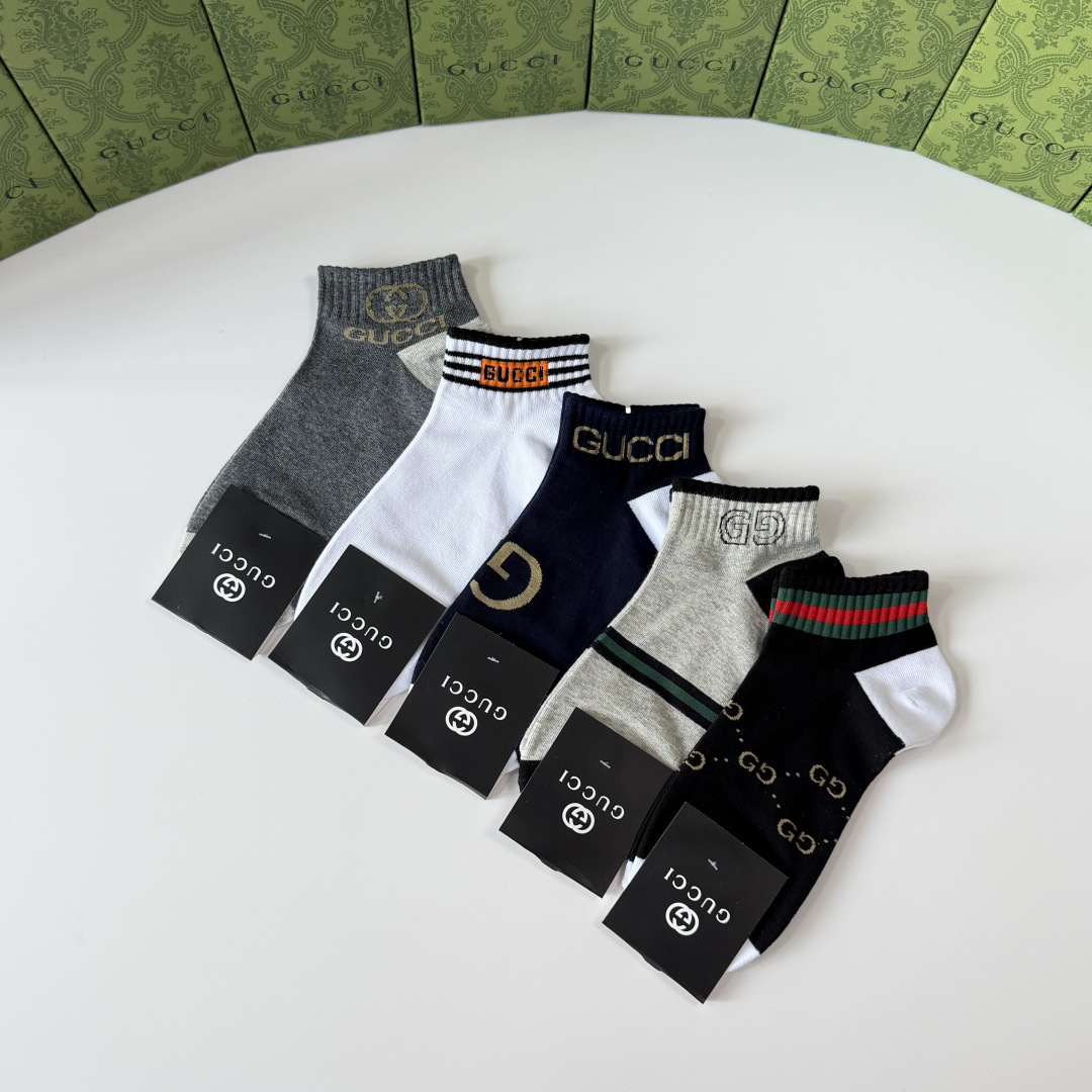 💛配专柜包装Gucci（古驰）新款中短款堆堆袜袜子！一盒五双，专柜同步筒袜袜子，💛大牌出街，潮人必备🔥超