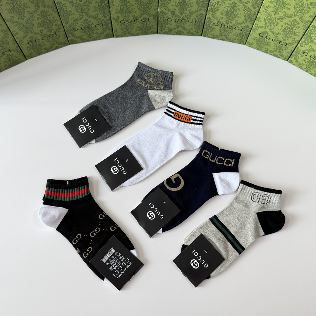 💛配专柜包装Gucci（古驰）新款中短款堆堆袜袜子！一盒五双，专柜同步筒袜袜子，💛大牌出街，潮人必备🔥超