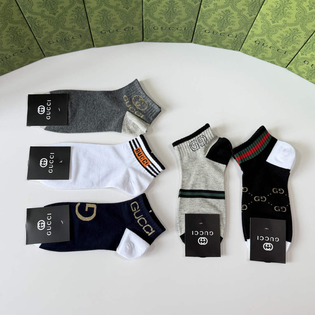 💛配专柜包装Gucci（古驰）新款中短款堆堆袜袜子！一盒五双，专柜同步筒袜袜子，💛大牌出街，潮人必备🔥超