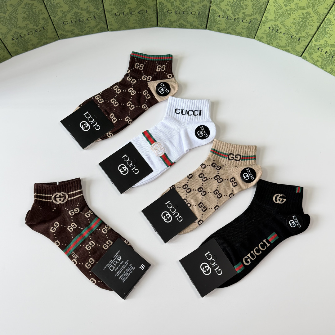 💛配专柜包装Gucci（古驰）新款中短款堆堆袜袜子！一盒五双，专柜同步筒袜袜子，💛大牌出街，潮人必备🔥超