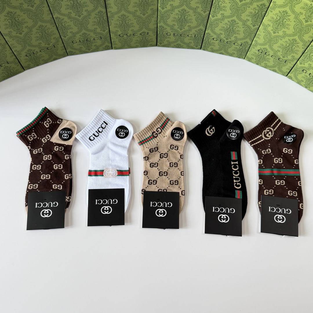💛配专柜包装Gucci（古驰）新款中短款堆堆袜袜子！一盒五双，专柜同步筒袜袜子，💛大牌出街，潮人必备🔥超