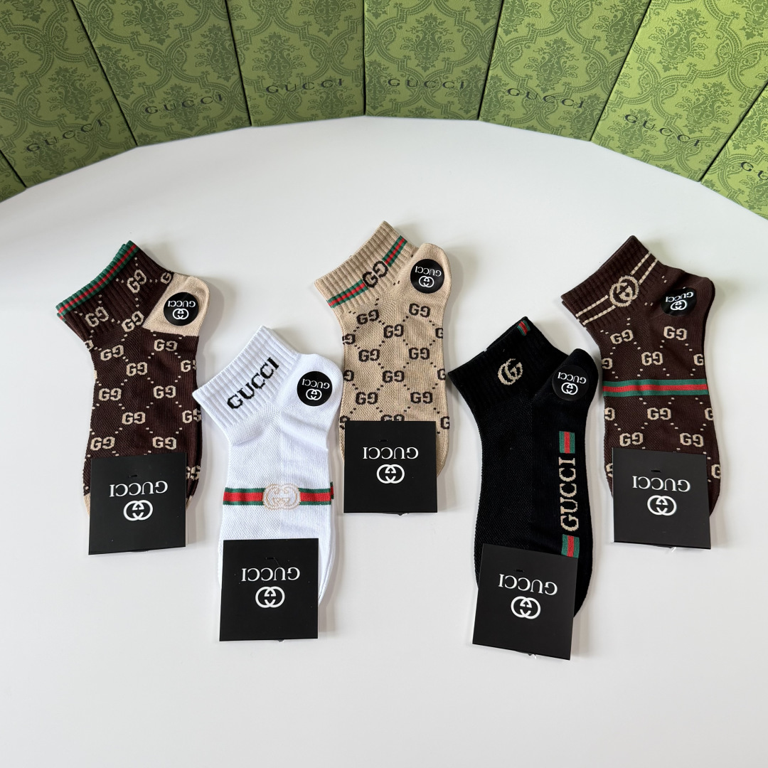 💛配专柜包装Gucci（古驰）新款中短款堆堆袜袜子！一盒五双，专柜同步筒袜袜子，💛大牌出街，潮人必备🔥超