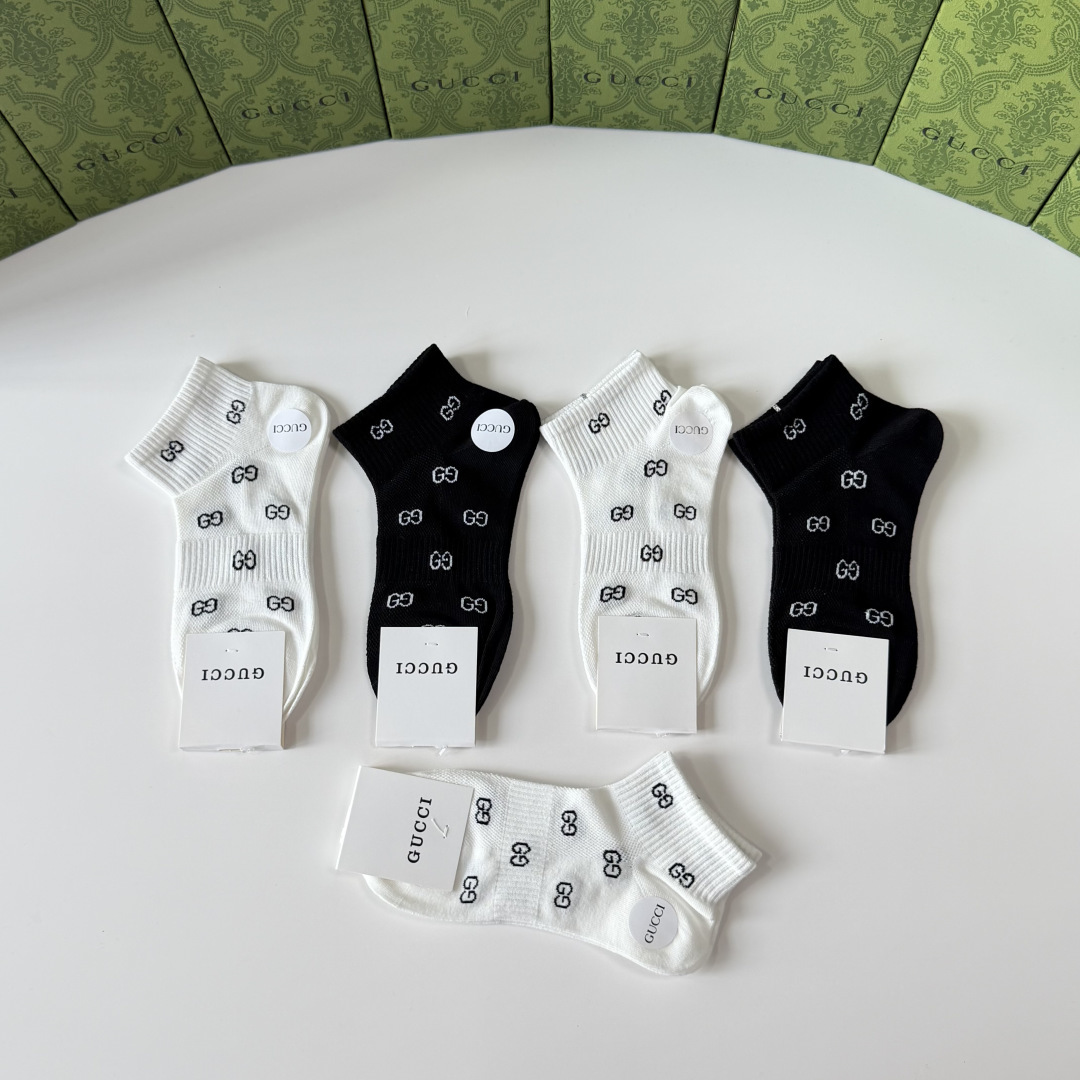 💛配专柜包装Gucci（古驰）新款中短款堆堆袜袜子！一盒五双，专柜同步筒袜袜子，💛大牌出街，潮人必备🔥超