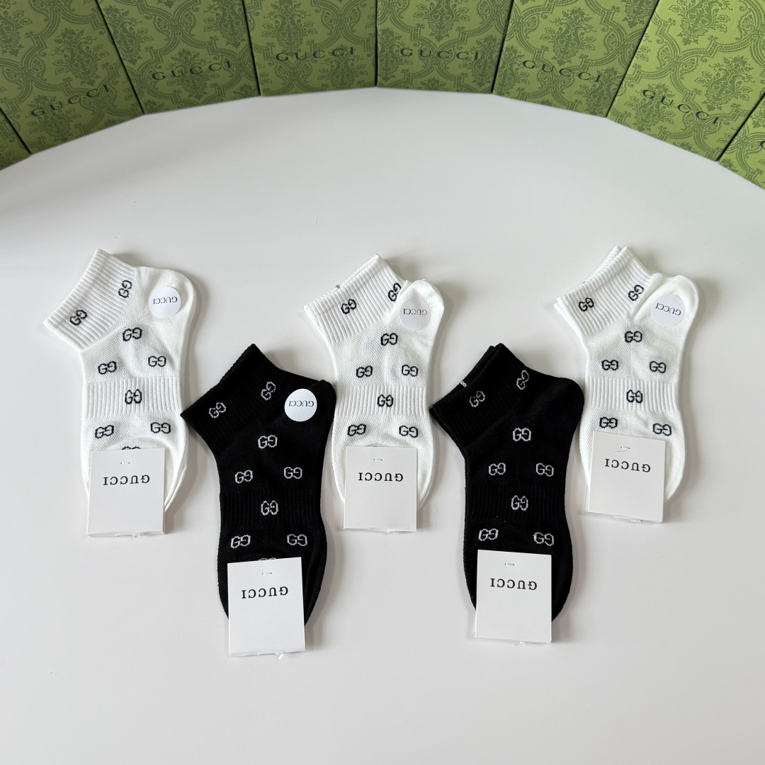 💛配专柜包装Gucci（古驰）新款中短款堆堆袜袜子！一盒五双，专柜同步筒袜袜子，💛大牌出街，潮人必备🔥超