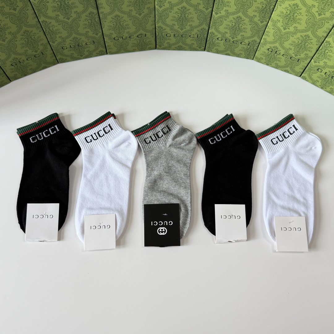 💛配专柜包装Gucci（古驰）新款中短款堆堆袜袜子！一盒五双，专柜同步筒袜袜子，💛大牌出街，潮人必备🔥超