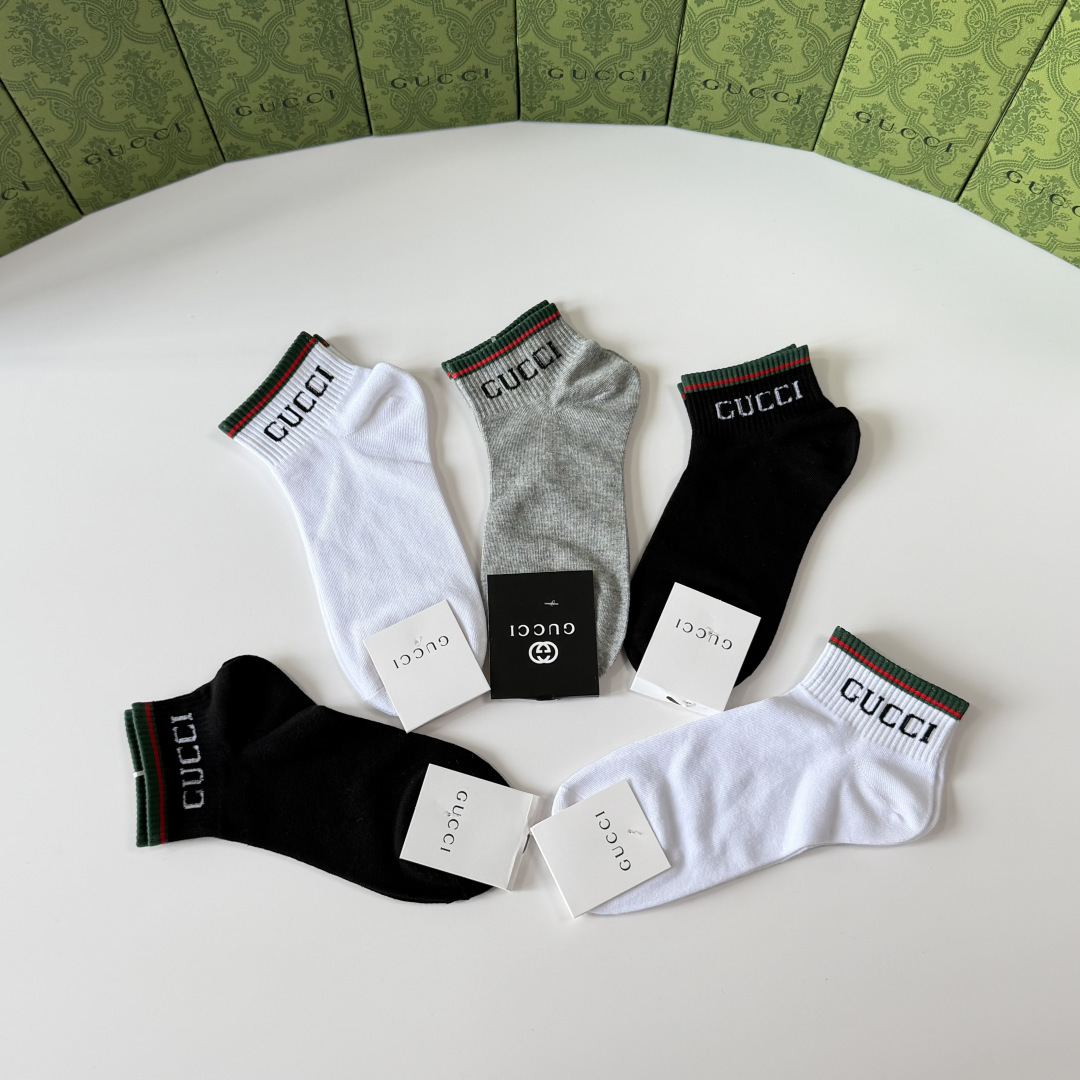 💛配专柜包装Gucci（古驰）新款中短款堆堆袜袜子！一盒五双，专柜同步筒袜袜子，💛大牌出街，潮人必备🔥超
