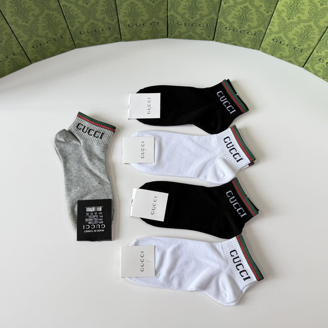 💛配专柜包装Gucci（古驰）新款中短款堆堆袜袜子！一盒五双，专柜同步筒袜袜子，💛大牌出街，潮人必备🔥超