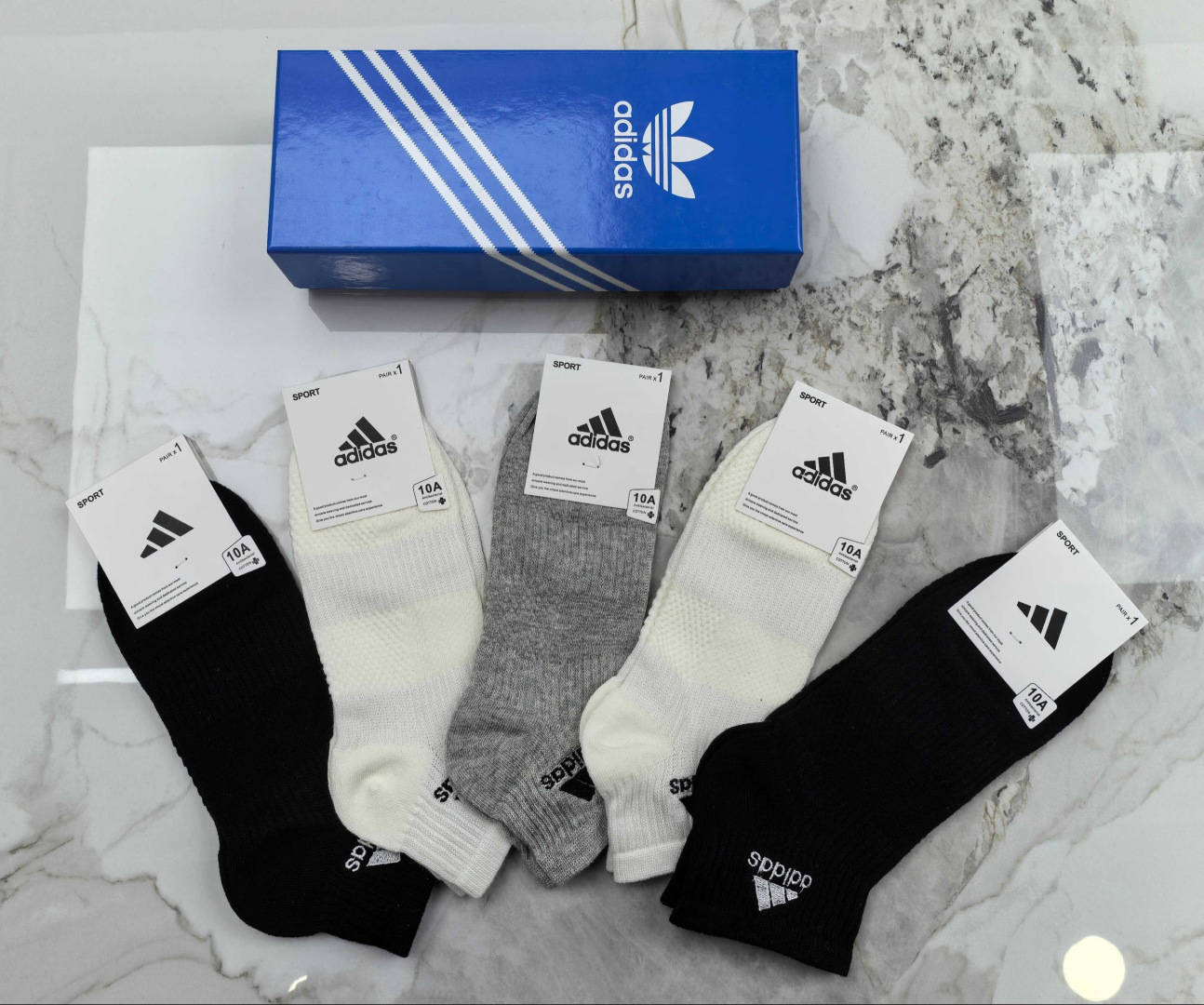 💛配包装Adidas（阿迪）新款经典刺绣中短款堆堆袜袜子！一盒五双， 专柜同步筒袜袜子，💛大牌出街，潮人