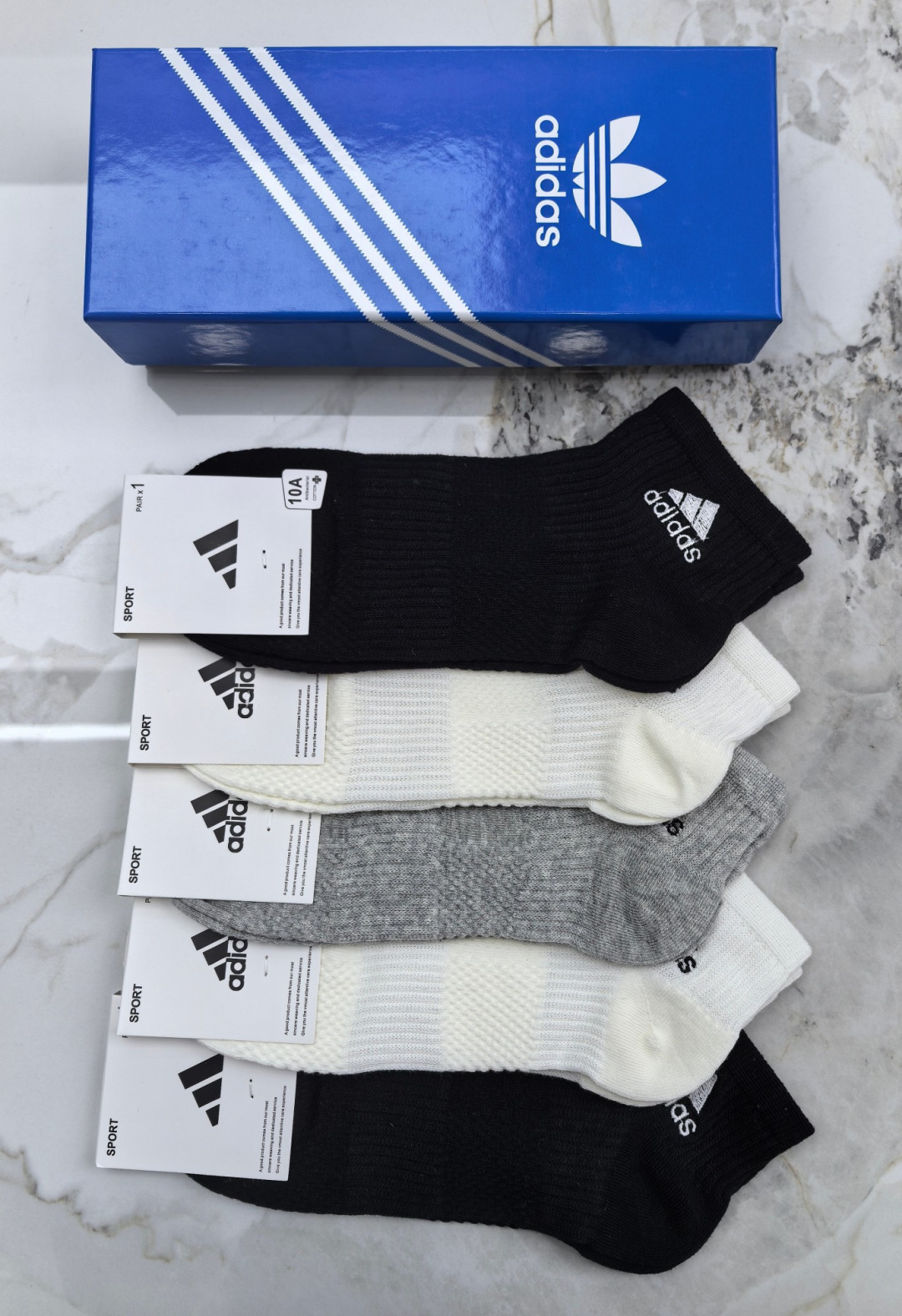 💛配包装Adidas（阿迪）新款经典刺绣中短款堆堆袜袜子！一盒五双， 专柜同步筒袜袜子，💛大牌出街，潮人