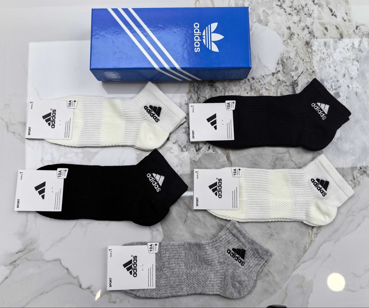 💛配包装Adidas（阿迪）新款经典刺绣中短款堆堆袜袜子！一盒五双， 专柜同步筒袜袜子，💛大牌出街，潮人