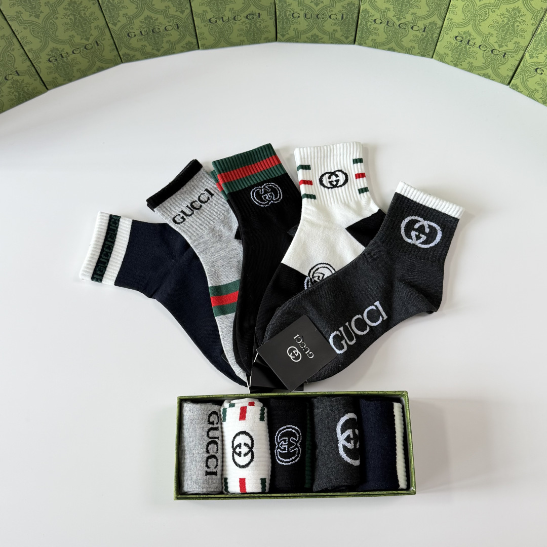 💛配包装Gucci（古驰）新款经典中长款堆堆袜袜子！一盒五双， 专柜同步筒袜袜子，💛大牌出街，潮人必备🔥