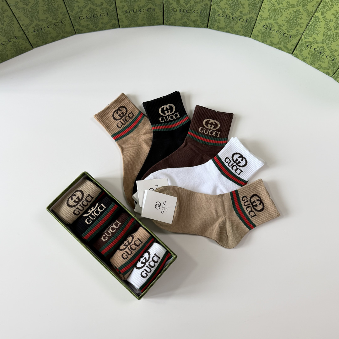 💛配包装Gucci（古驰）新款经典中长款堆堆袜袜子！一盒五双， 专柜同步筒袜袜子，💛大牌出街，潮人必备🔥