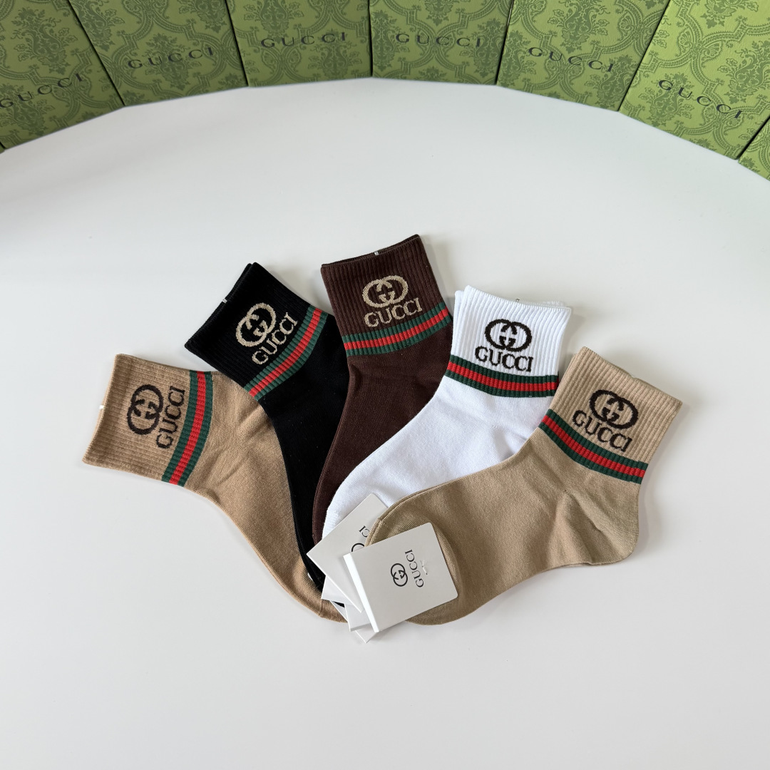 💛配包装Gucci（古驰）新款经典中长款堆堆袜袜子！一盒五双， 专柜同步筒袜袜子，💛大牌出街，潮人必备🔥