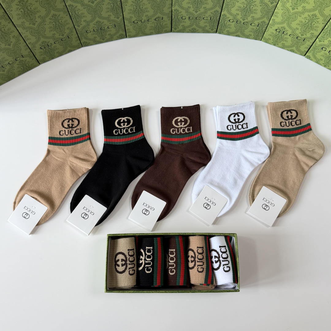 💛配包装Gucci（古驰）新款经典中长款堆堆袜袜子！一盒五双， 专柜同步筒袜袜子，💛大牌出街，潮人必备🔥