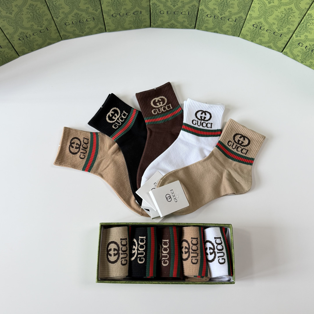 💛配包装Gucci（古驰）新款经典中长款堆堆袜袜子！一盒五双， 专柜同步筒袜袜子，💛大牌出街，潮人必备🔥