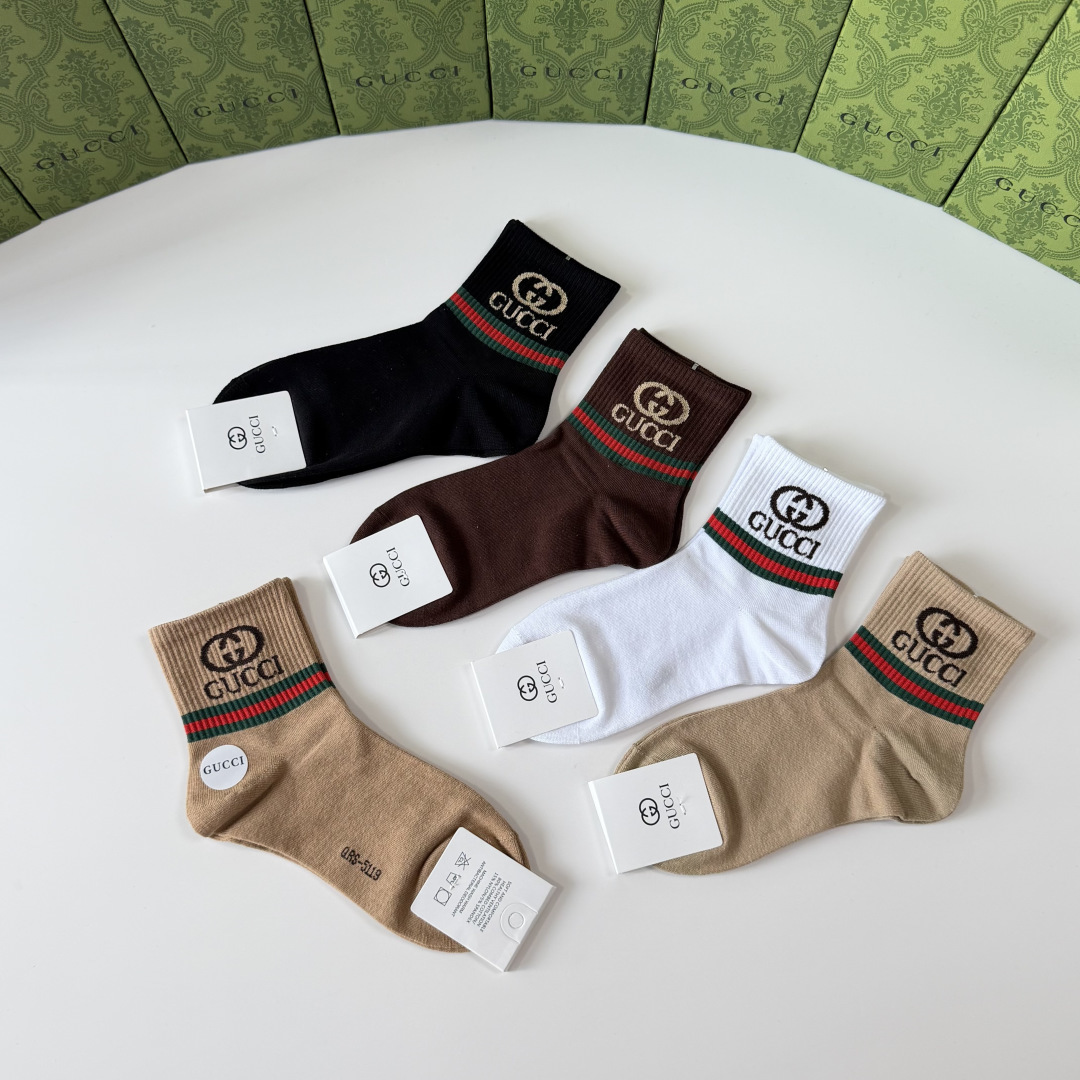 💛配包装Gucci（古驰）新款经典中长款堆堆袜袜子！一盒五双， 专柜同步筒袜袜子，💛大牌出街，潮人必备🔥