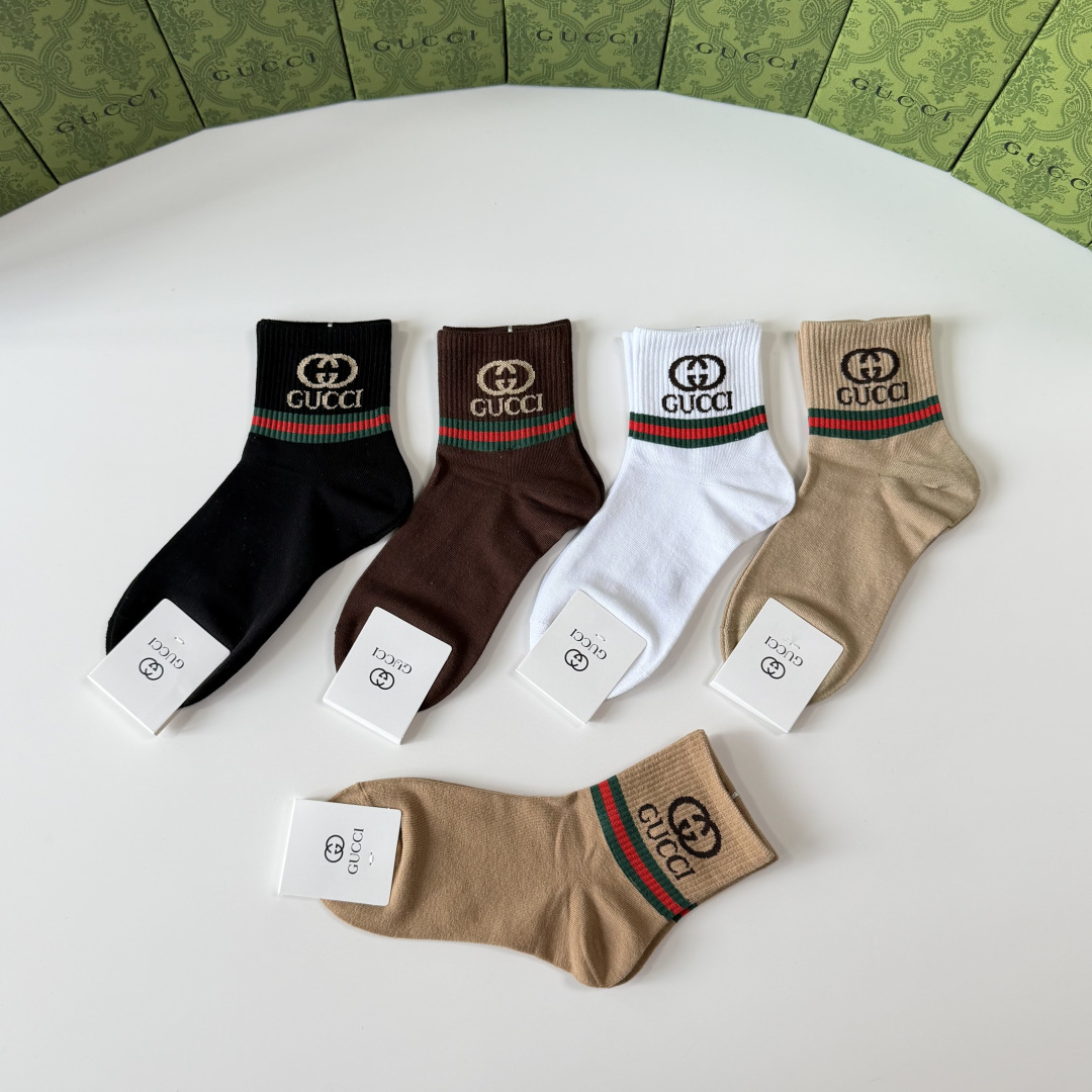 💛配包装Gucci（古驰）新款经典中长款堆堆袜袜子！一盒五双， 专柜同步筒袜袜子，💛大牌出街，潮人必备🔥