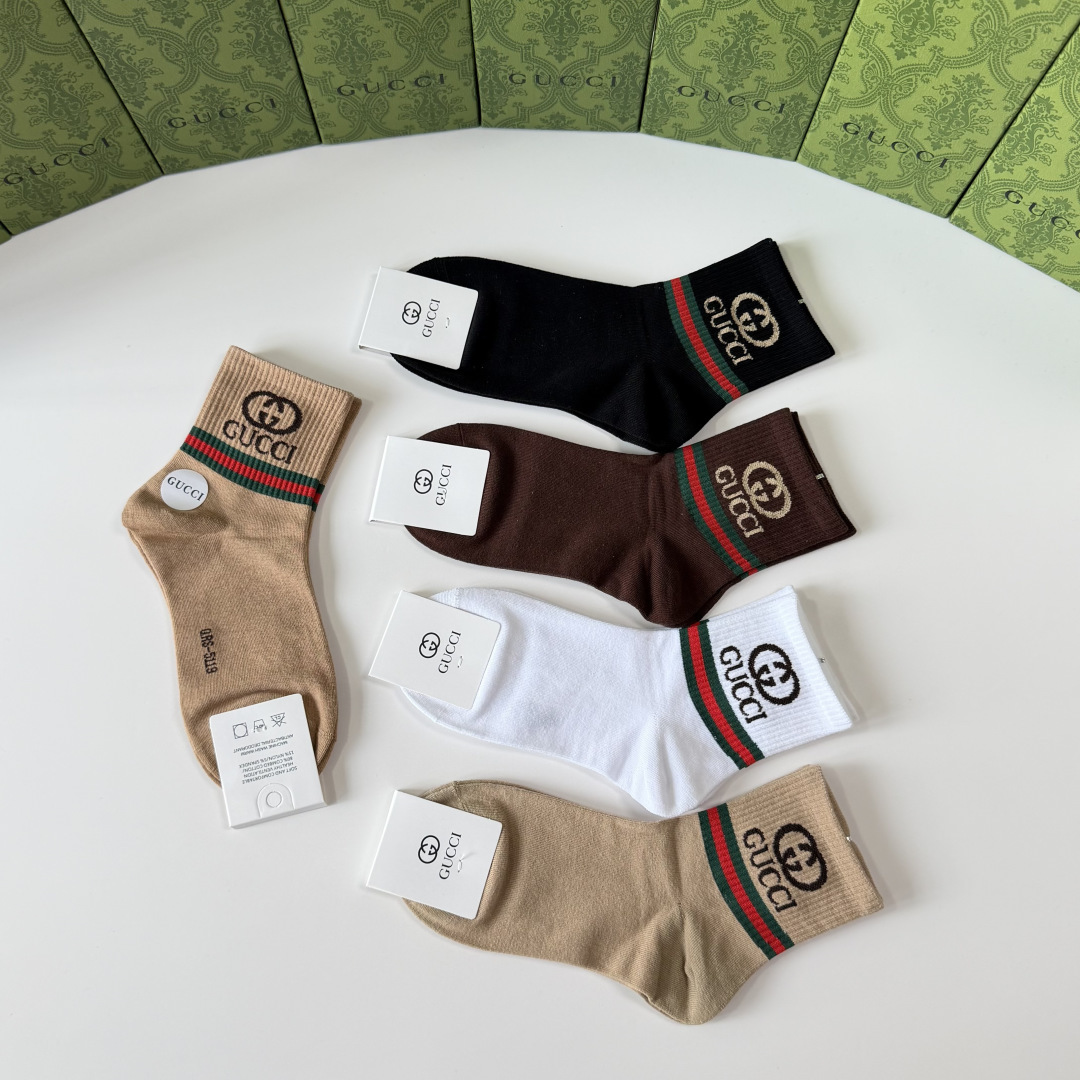 💛配包装Gucci（古驰）新款经典中长款堆堆袜袜子！一盒五双， 专柜同步筒袜袜子，💛大牌出街，潮人必备🔥