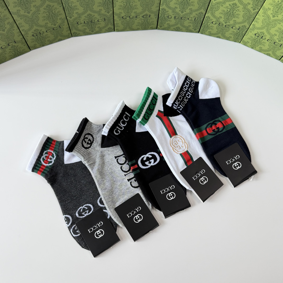 💛配包装Gucci（古驰）新款经典中短款堆堆袜袜子！一盒五双， 专柜同步筒袜袜子，💛大牌出街，潮人必备🔥