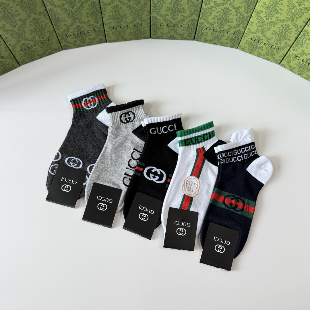 💛配包装Gucci（古驰）新款经典中短款堆堆袜袜子！一盒五双， 专柜同步筒袜袜子，💛大牌出街，潮人必备🔥