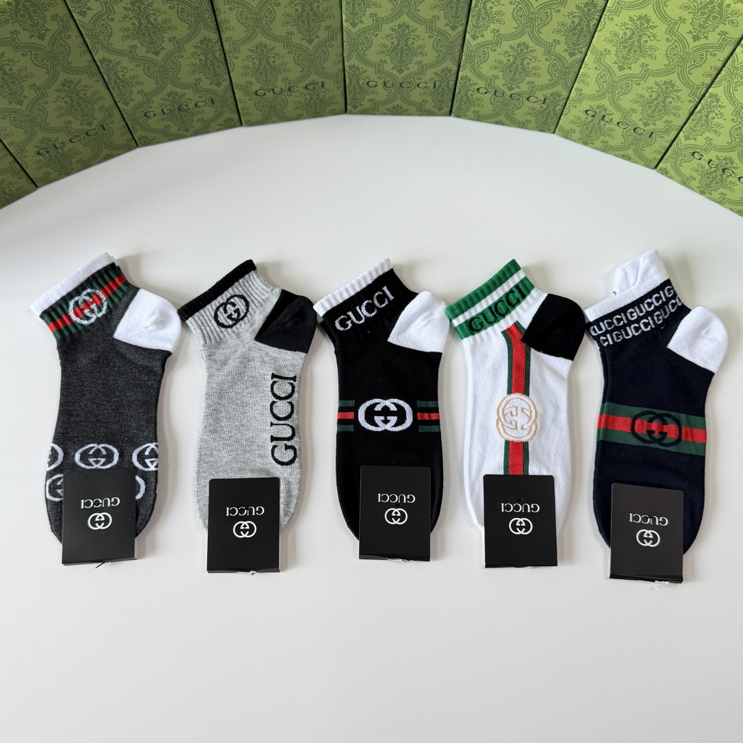 💛配包装Gucci（古驰）新款经典中短款堆堆袜袜子！一盒五双， 专柜同步筒袜袜子，💛大牌出街，潮人必备🔥