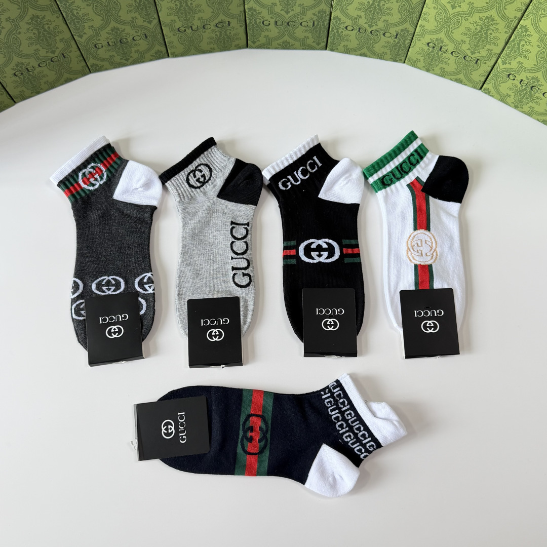 💛配包装Gucci（古驰）新款经典中短款堆堆袜袜子！一盒五双， 专柜同步筒袜袜子，💛大牌出街，潮人必备🔥