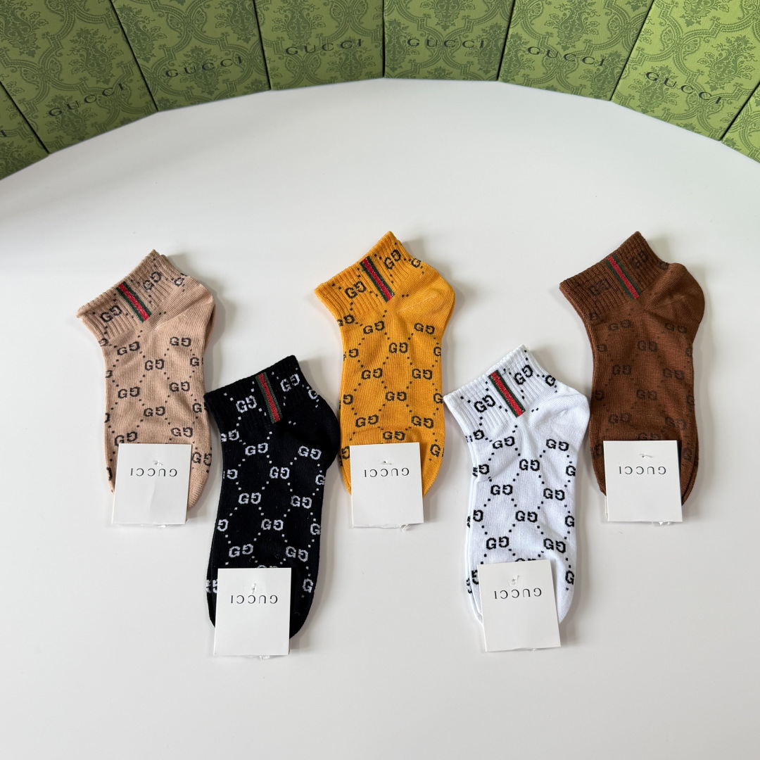 💛配包装Gucci（古驰）新款经典中短款堆堆袜袜子！一盒五双， 专柜同步筒袜袜子，💛大牌出街，潮人必备🔥