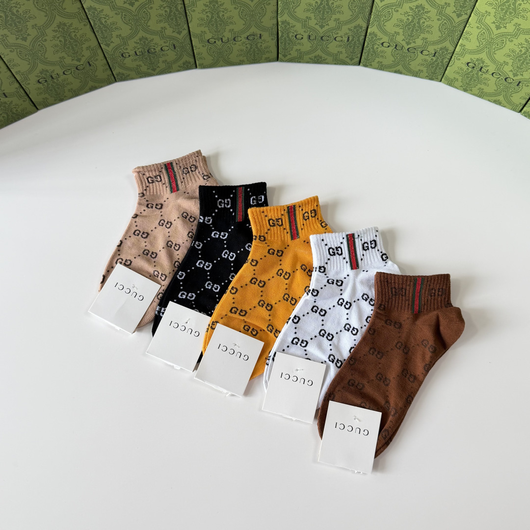 💛配包装Gucci（古驰）新款经典中短款堆堆袜袜子！一盒五双， 专柜同步筒袜袜子，💛大牌出街，潮人必备🔥