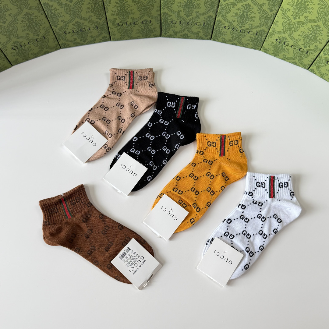 💛配包装Gucci（古驰）新款经典中短款堆堆袜袜子！一盒五双， 专柜同步筒袜袜子，💛大牌出街，潮人必备🔥