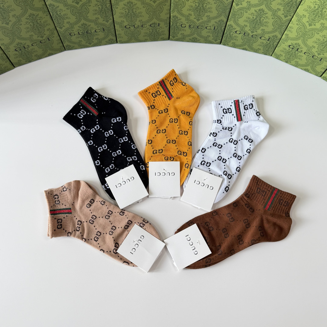 💛配包装Gucci（古驰）新款经典中短款堆堆袜袜子！一盒五双， 专柜同步筒袜袜子，💛大牌出街，潮人必备🔥