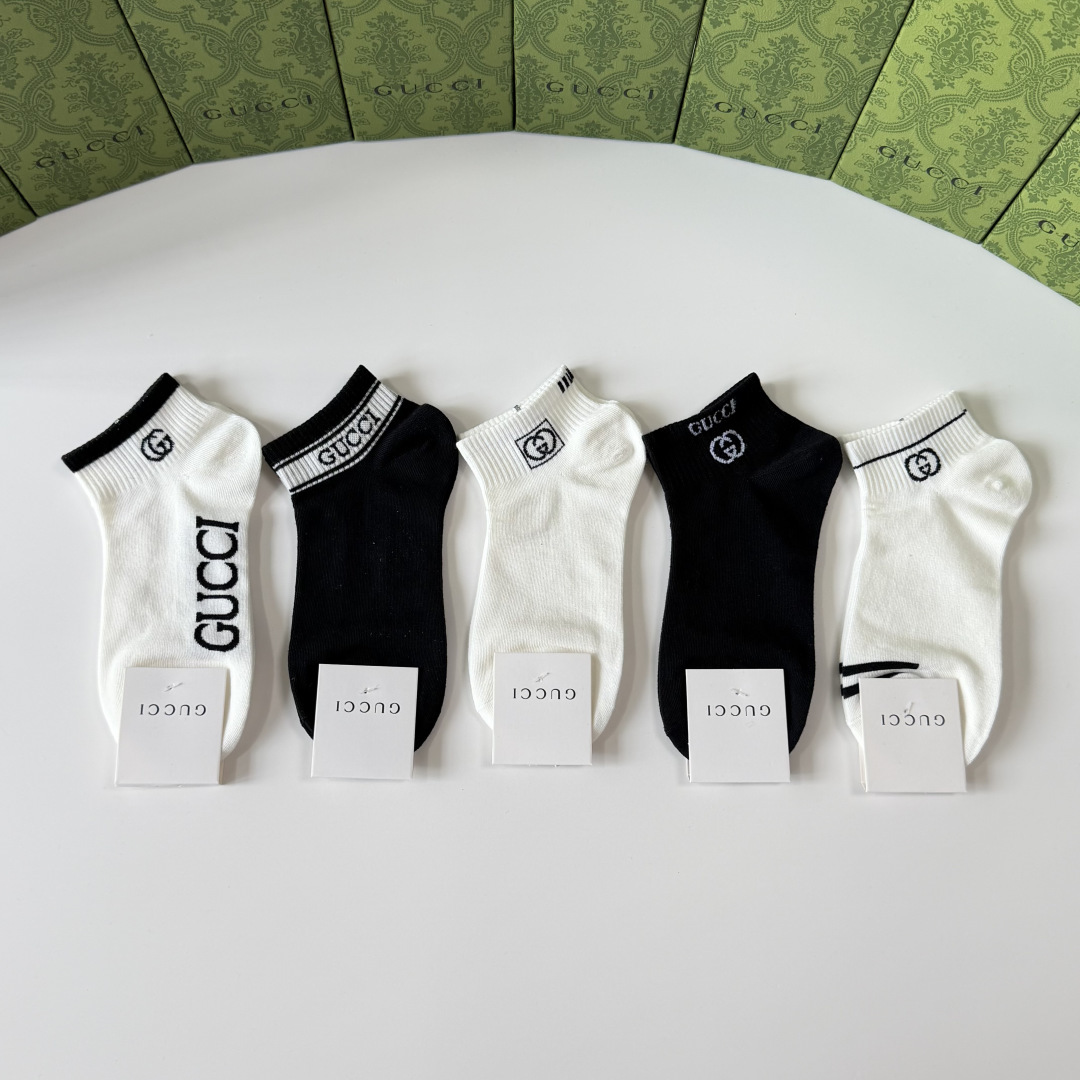 💛配包装Gucci（古驰）新款经典中短款堆堆袜袜子！一盒五双， 专柜同步筒袜袜子，💛大牌出街，潮人必备🔥
