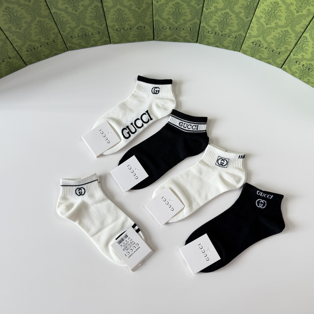 💛配包装Gucci（古驰）新款经典中短款堆堆袜袜子！一盒五双， 专柜同步筒袜袜子，💛大牌出街，潮人必备🔥
