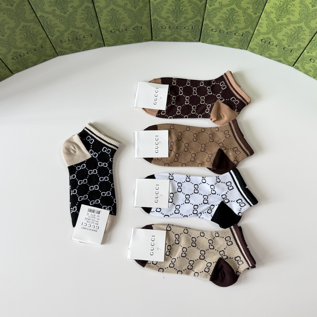 💛配包装Gucci（古驰）新款经典中短款堆堆袜袜子！一盒五双， 专柜同步筒袜袜子，💛大牌出街，潮人必备🔥