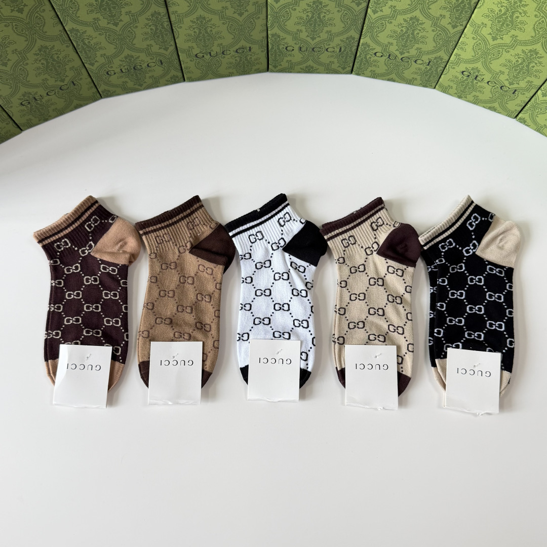 💛配包装Gucci（古驰）新款经典中短款堆堆袜袜子！一盒五双， 专柜同步筒袜袜子，💛大牌出街，潮人必备🔥