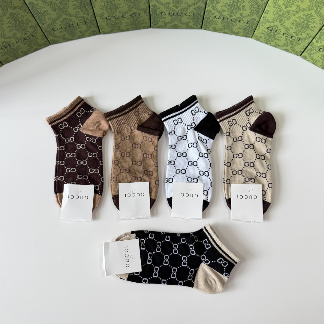 💛配包装Gucci（古驰）新款经典中短款堆堆袜袜子！一盒五双， 专柜同步筒袜袜子，💛大牌出街，潮人必备🔥