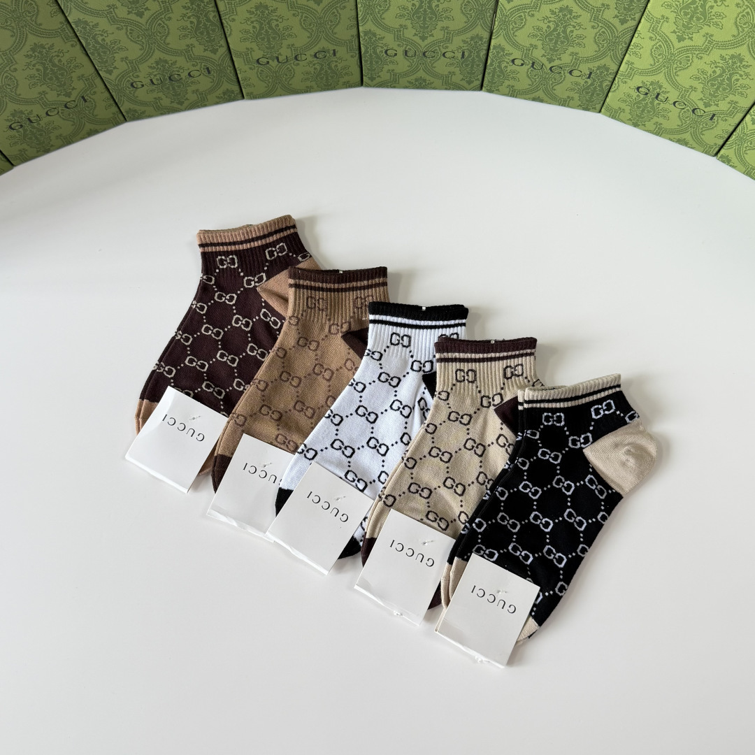 💛配包装Gucci（古驰）新款经典中短款堆堆袜袜子！一盒五双， 专柜同步筒袜袜子，💛大牌出街，潮人必备🔥