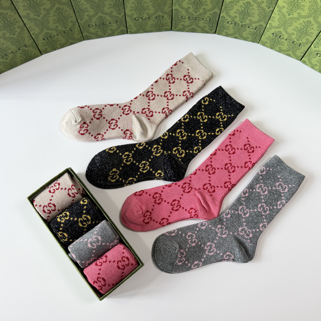 💛配包装Gucci（古驰）新款经典双针中长款堆堆袜袜子！一盒四双， 专柜同步筒袜袜子，💛大牌出街，潮人必