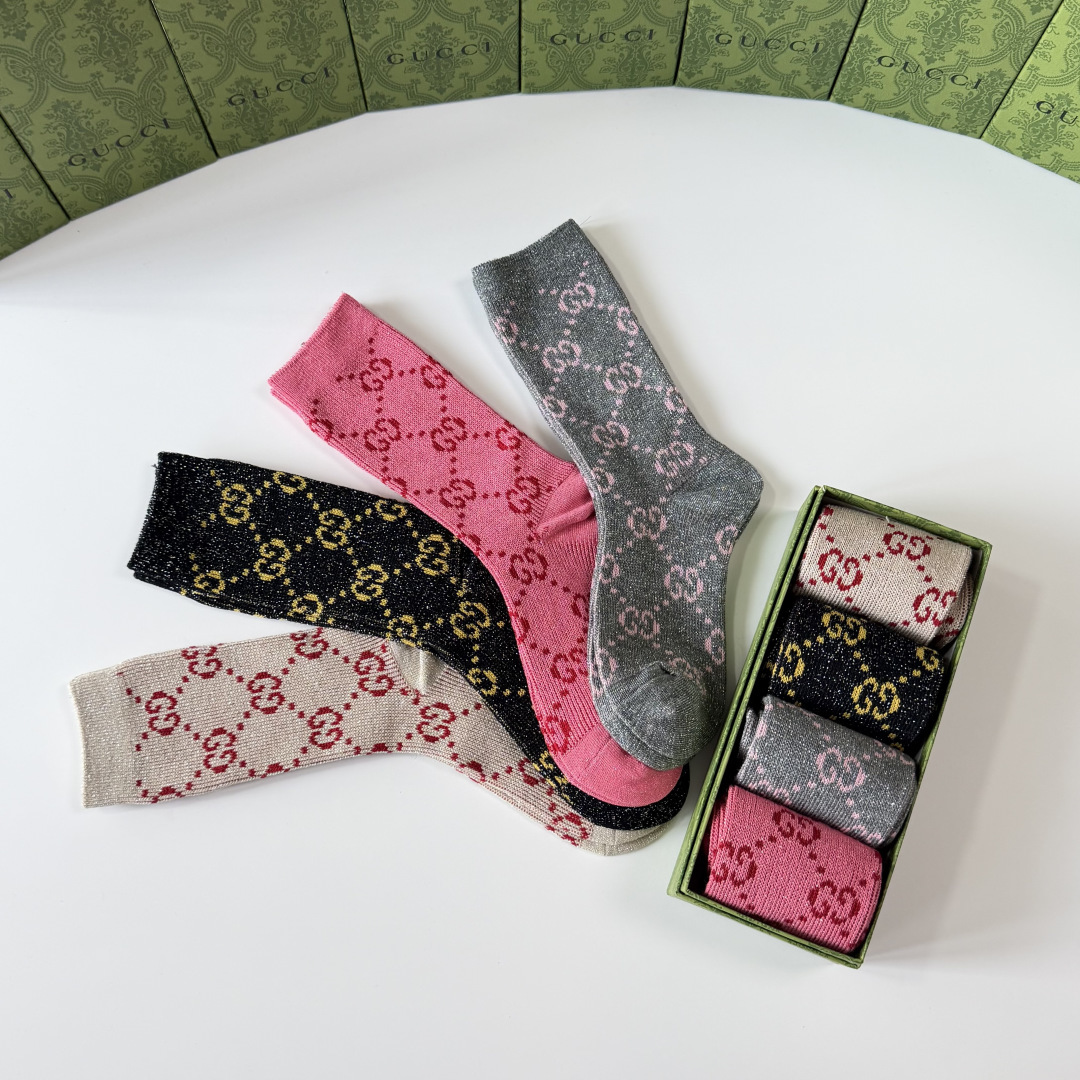 💛配包装Gucci（古驰）新款经典双针中长款堆堆袜袜子！一盒四双， 专柜同步筒袜袜子，💛大牌出街，潮人必