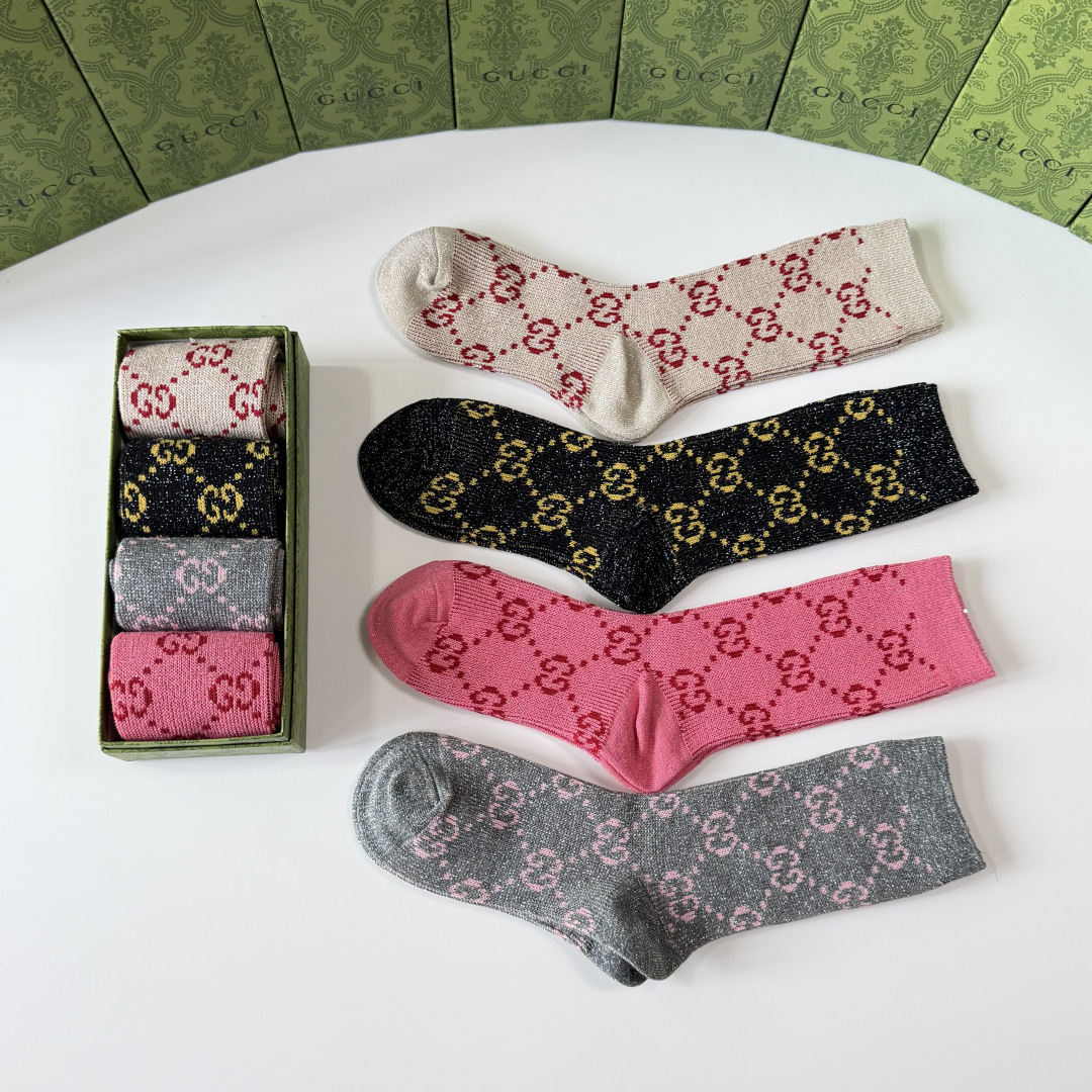 💛配包装Gucci（古驰）新款经典双针中长款堆堆袜袜子！一盒四双， 专柜同步筒袜袜子，💛大牌出街，潮人必