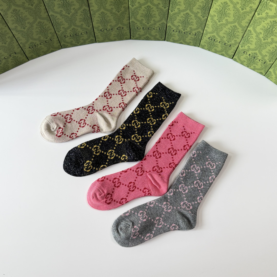 💛配包装Gucci（古驰）新款经典双针中长款堆堆袜袜子！一盒四双， 专柜同步筒袜袜子，💛大牌出街，潮人必