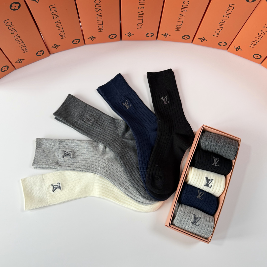 💛配专柜包装LV（路易威登）最新双针中长筒刺绣款堆堆袜袜子！一盒五双，专柜同步筒袜袜子，💛大牌出街，潮人