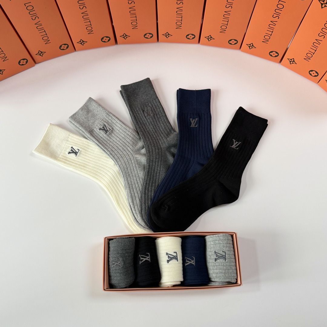 💛配专柜包装LV（路易威登）最新双针中长筒刺绣款堆堆袜袜子！一盒五双，专柜同步筒袜袜子，💛大牌出街，潮人