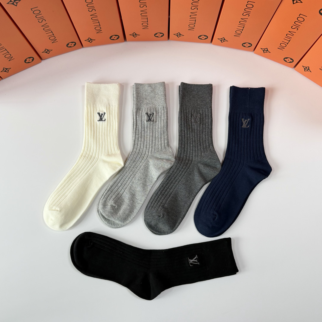 💛配专柜包装LV（路易威登）最新双针中长筒刺绣款堆堆袜袜子！一盒五双，专柜同步筒袜袜子，💛大牌出街，潮人