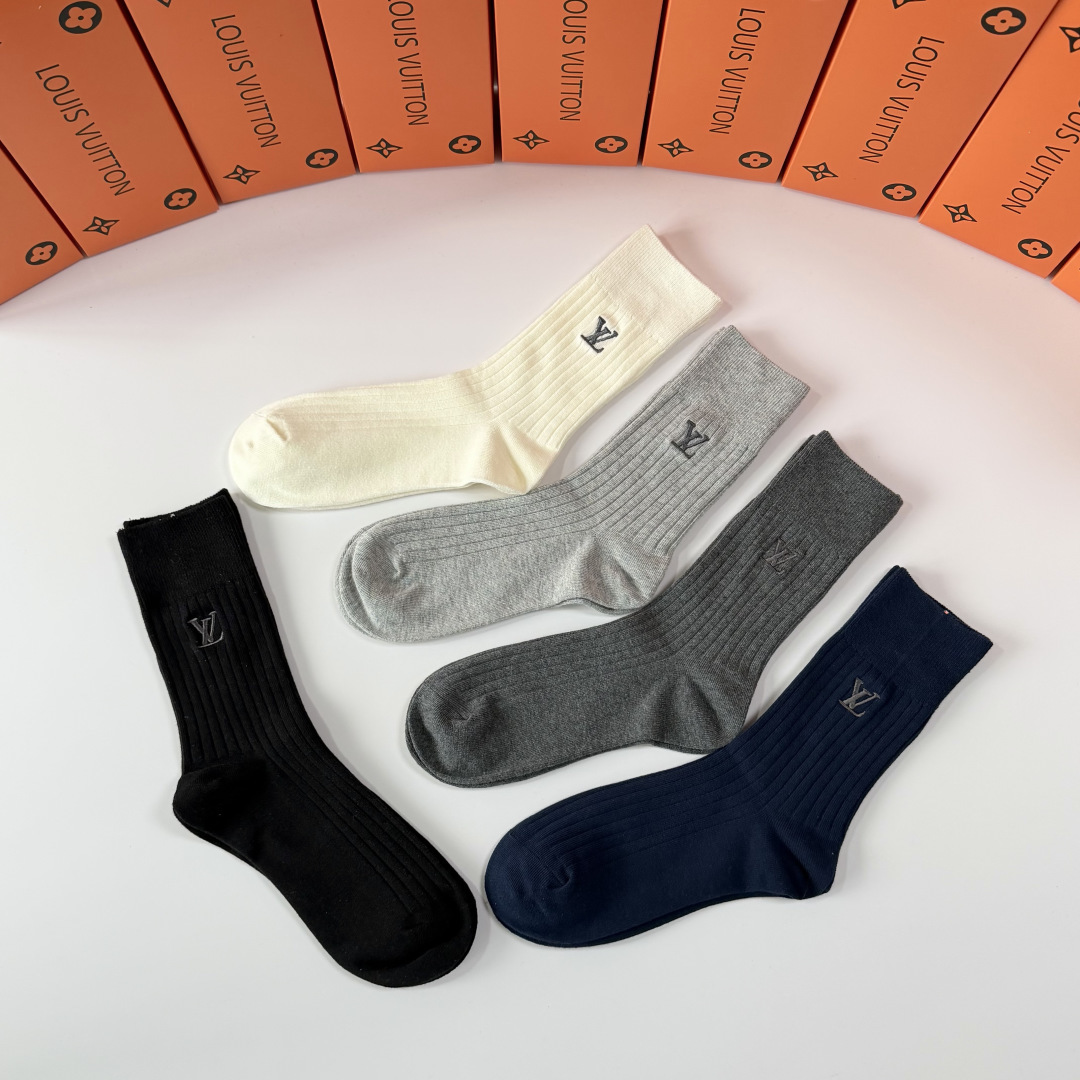 💛配专柜包装LV（路易威登）最新双针中长筒刺绣款堆堆袜袜子！一盒五双，专柜同步筒袜袜子，💛大牌出街，潮人